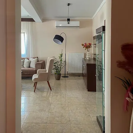 Aristides Apartment *